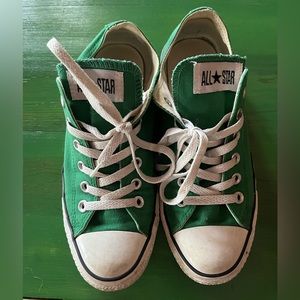 women’s. size. 8. converse. loved.